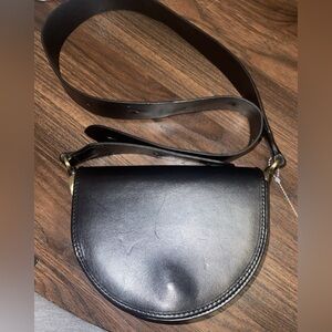 Vere Verto Cross Body Purse. Black
